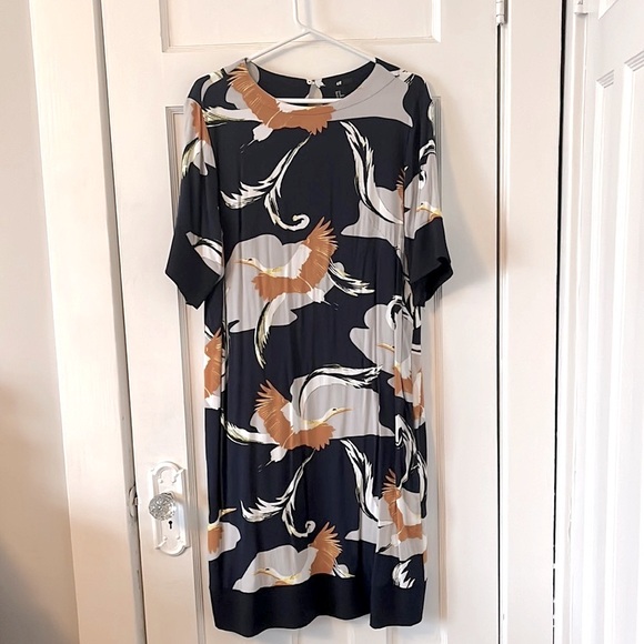 H&M Pretty navy dress with bird print. Midi length Sz 12 - Picture 1 of 7